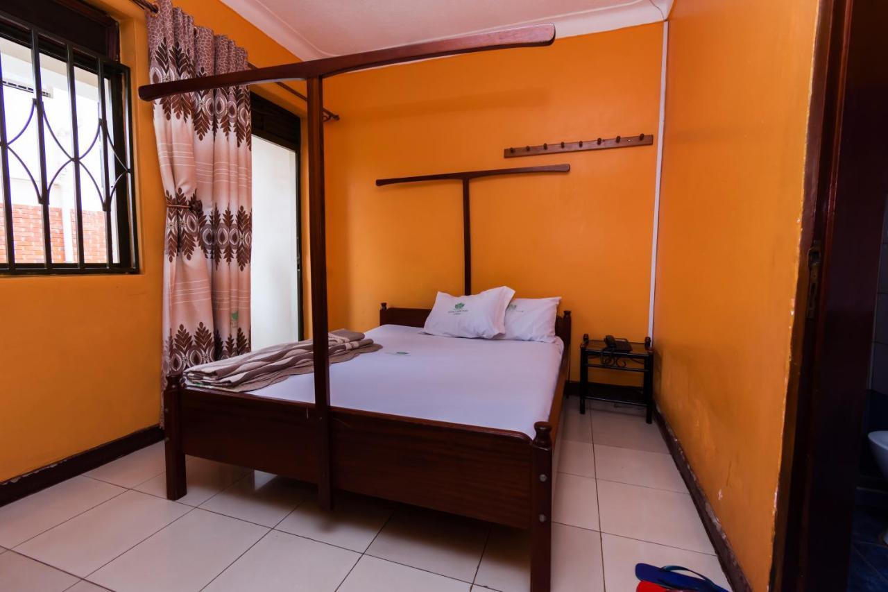 Royal Lake View Gardens Kampala Exterior foto